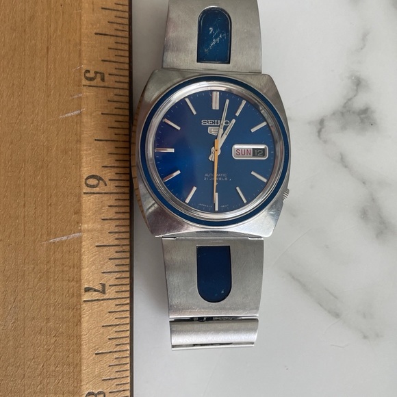 Vintage Seiko 5 automatic day date 6119 8490 Japan Blue w Original Enamel Band - Picture 9 of 9